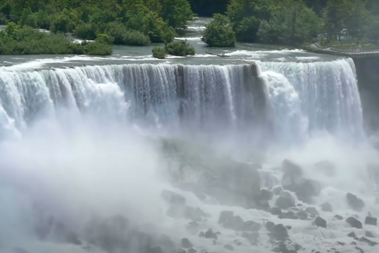 Anynews | Incredible discovery after the draining of Niagara Falls in 1969